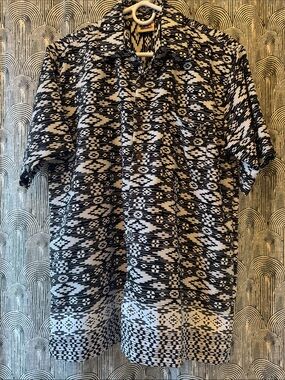 Black & White Aztec Patterned Button-Up Shirt